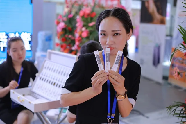 cooling hydrogel, hydrogels, beauty, product display, women, seller, cosmetic, cooperation, young, cosmetic, cosmetic, cosmetic, cosmetic, cosmetic. Where direct selling is heading, based on what actually changed