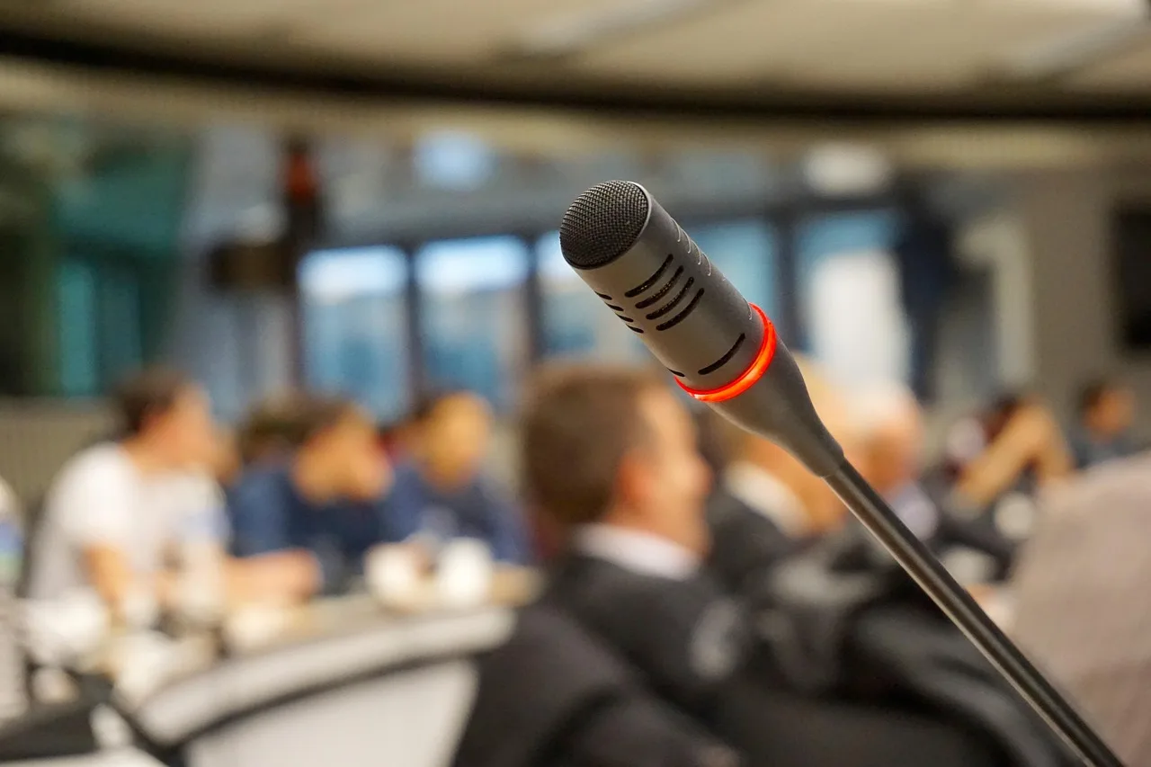 microphone, active, to speak, conference, meeting, meet, audio, microphone, conference, conference, conference, conference, conference, meeting, meeting, meeting. Field evidence from distributor recruitment: cases worth studying