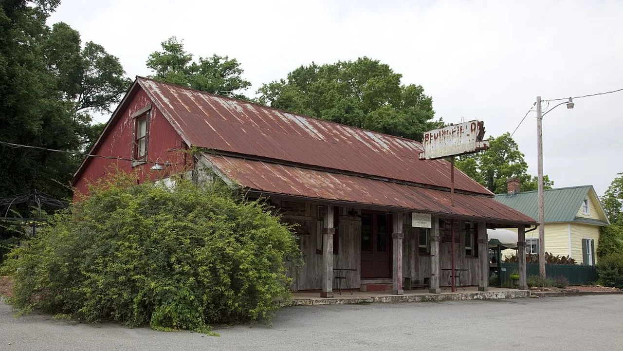 A weathered store and restaurant in Mooresville, Alabama.